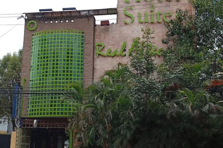 Exterior of Hotel Real Azteca