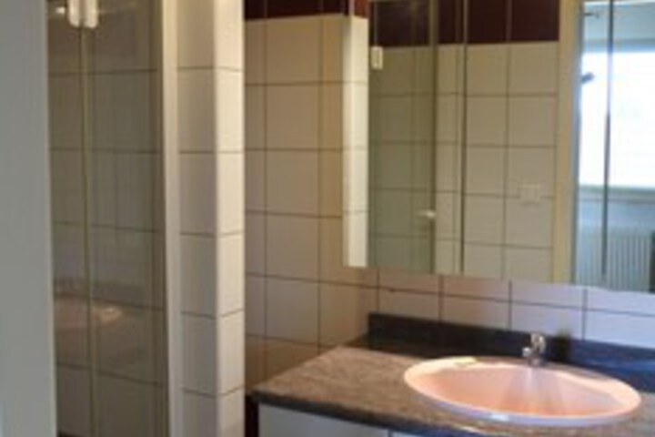 Room 2 of 39