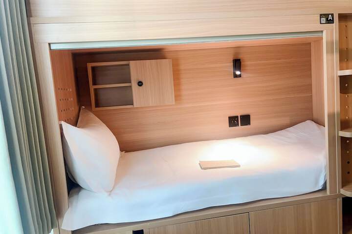Room 9 of 42