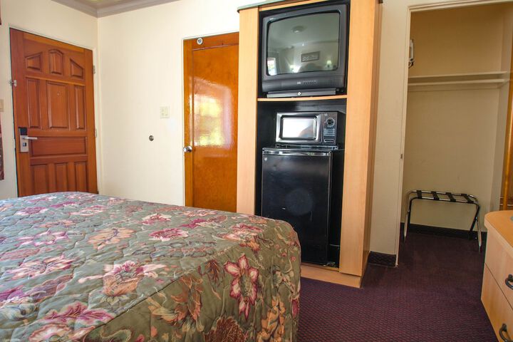 1 Bedroom Standard Queen Bed (6 of 6)