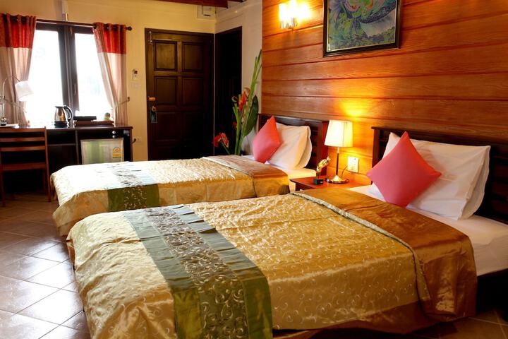 Room 3 of 93