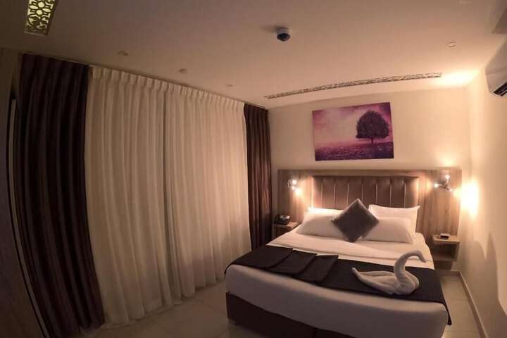 Room 21 of 38
