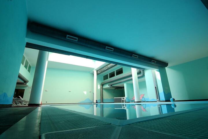 Pool 43 of 67