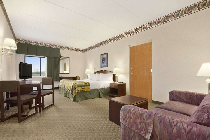 1 King Bed Studio Suite (3 of 4)