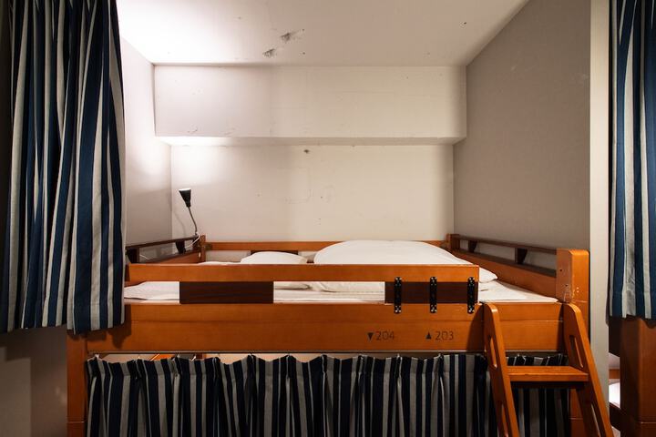 Room 21 of 136