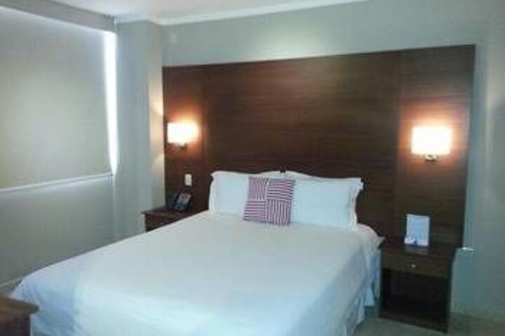 Room 11 of 32