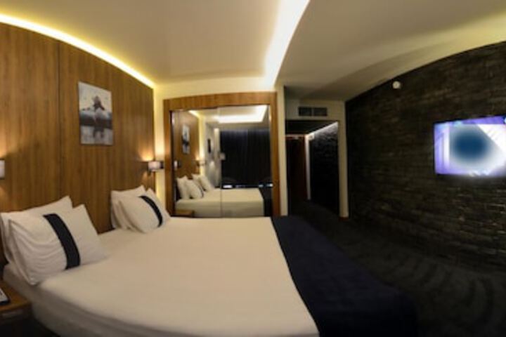 Room 14 of 36