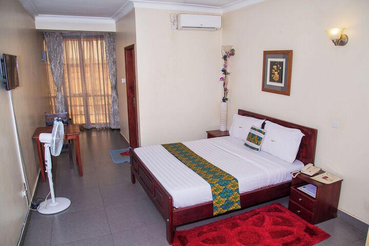 Room 13 of 32