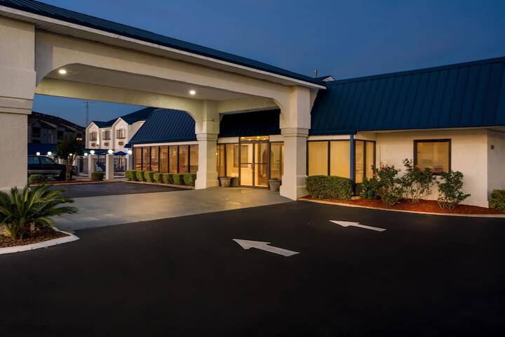 Hotel 37 of 39