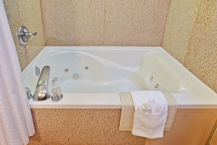 Suite King Size Bed (7 of 12)