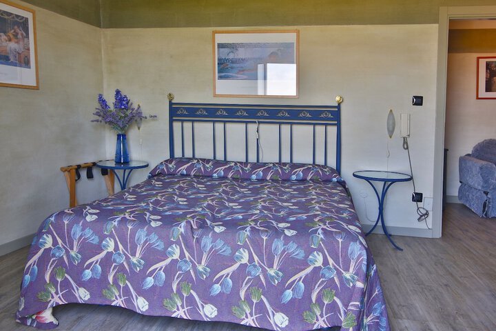 Room 10 of 49