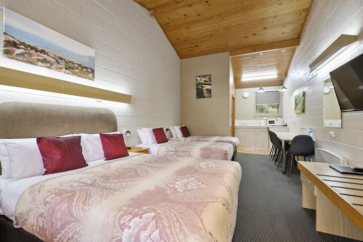 Room 5 of 38