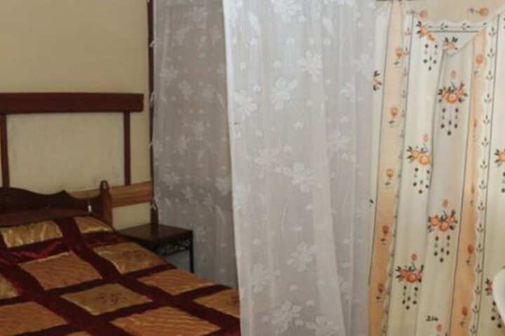 Room 5 of 12