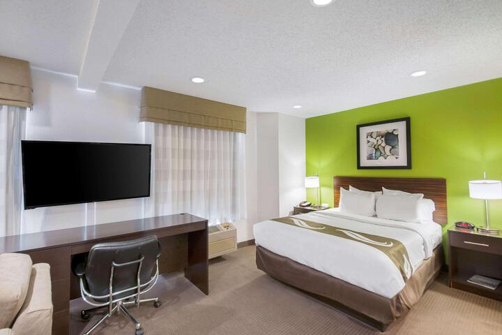 Queen Bed Accessible (15 of 15)