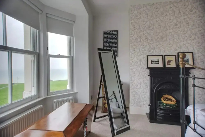 Room 6 of 20
