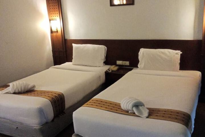 Room 5 of 17