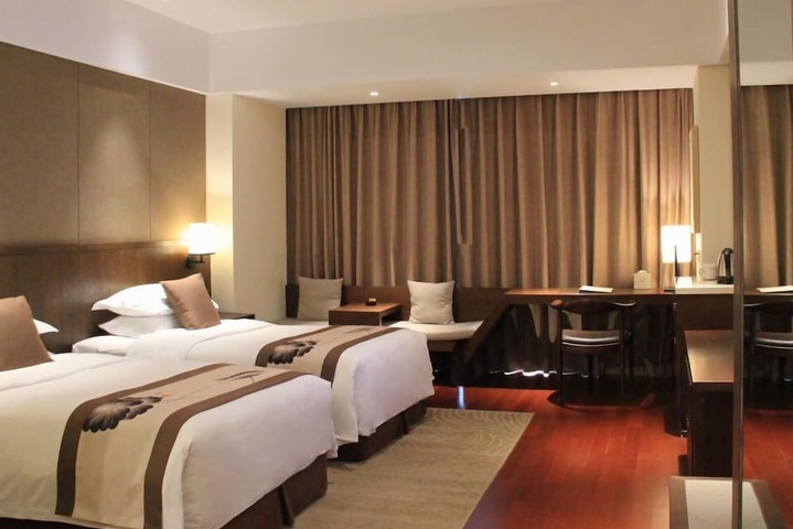 Room 4 of 9