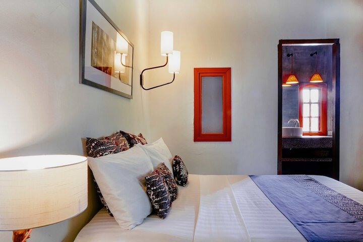 Room 12 of 158