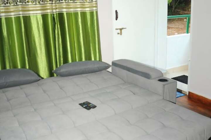 Room 16 of 26
