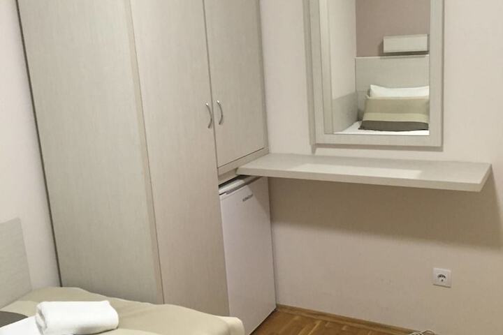 Room 8 of 23