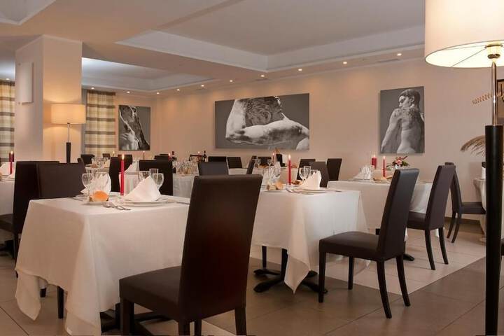 Dining 40 of 67