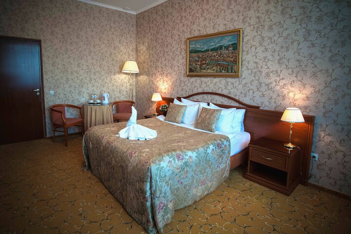 Room 8 of 22