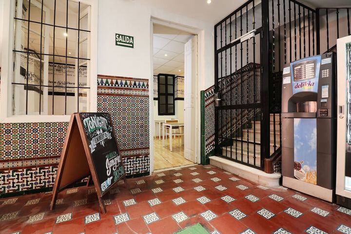 Entrance & Lobby