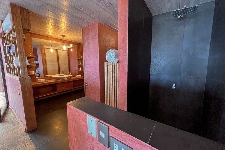 Room 47 of 74