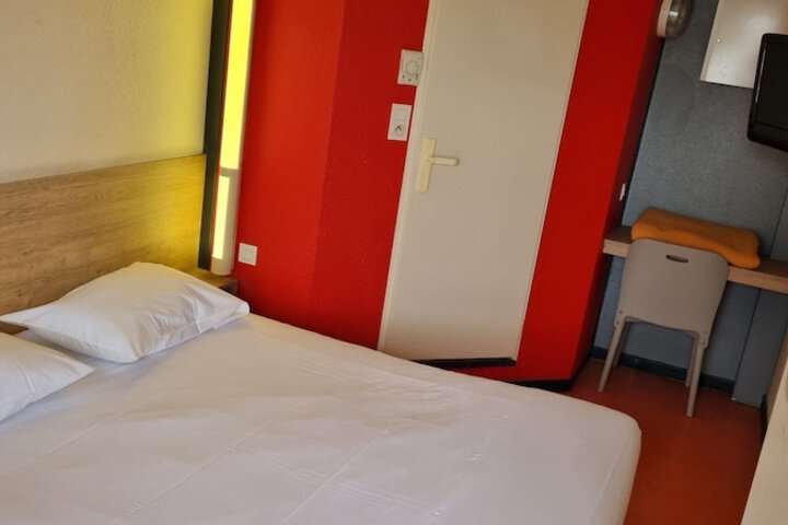 Room 9 of 29