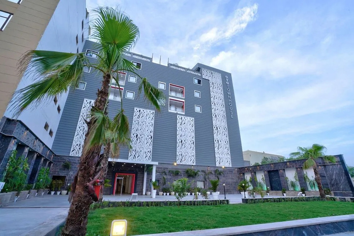 OYO Townhouse 284 New Building