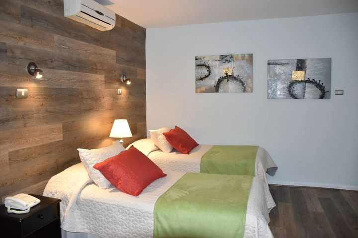 Room 6 of 17