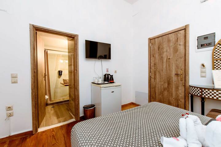 Room 42 of 148