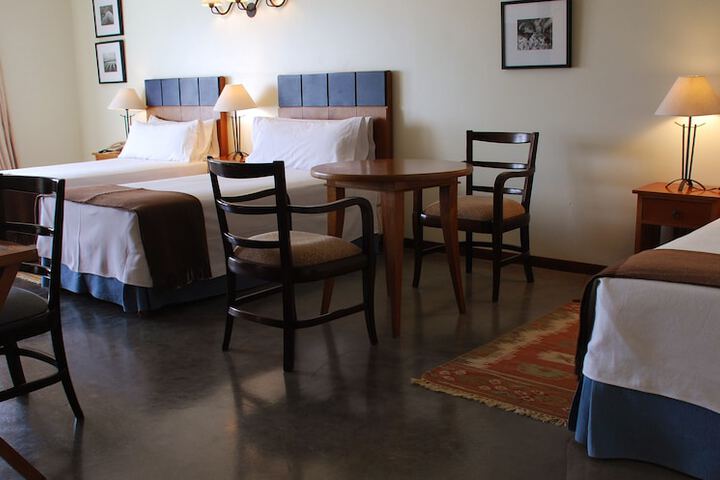 Room 10 of 33