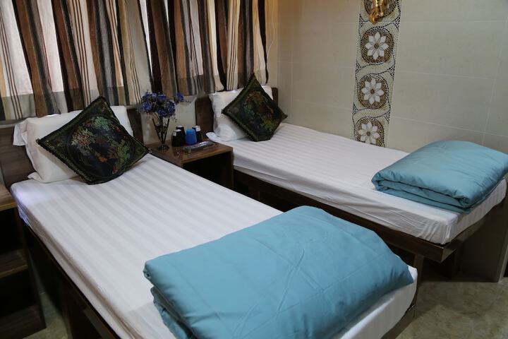 Room 6 of 35