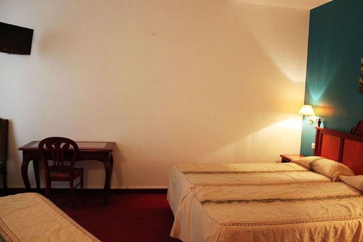 Room 12 of 99