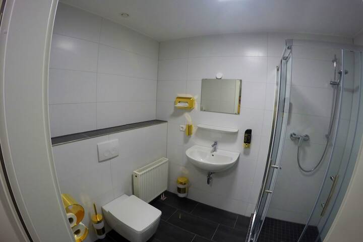 Room 20 of 38