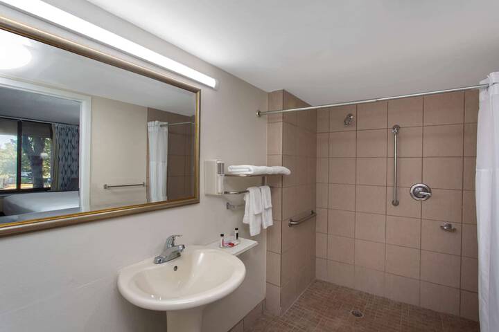 Room 29 of 53