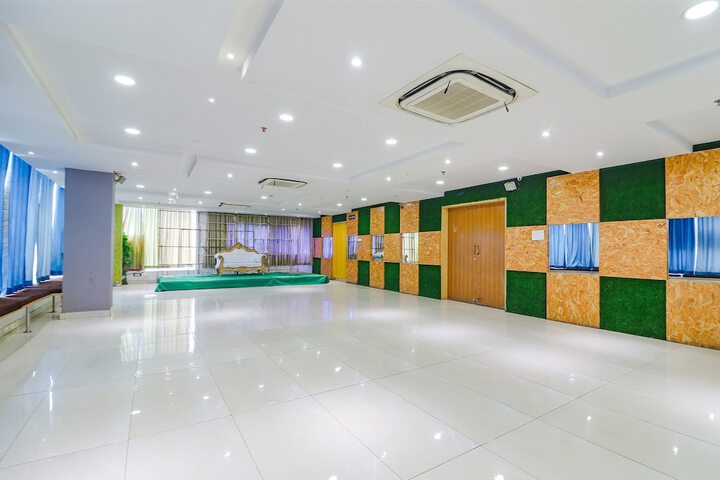 Ballroom/Hall 41 of 43