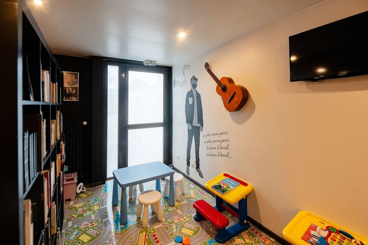 Lounge 59 of 77