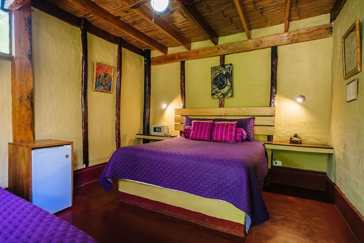 Room 6 of 33