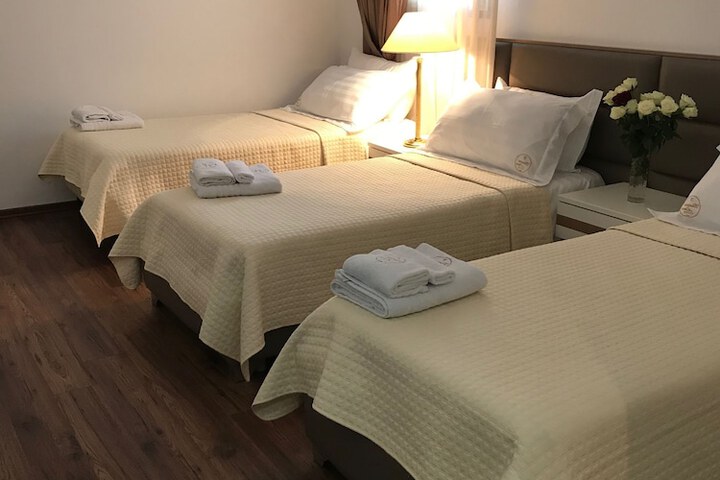 Room 25 of 187