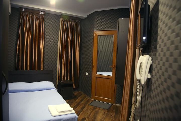 Room 2 of 23