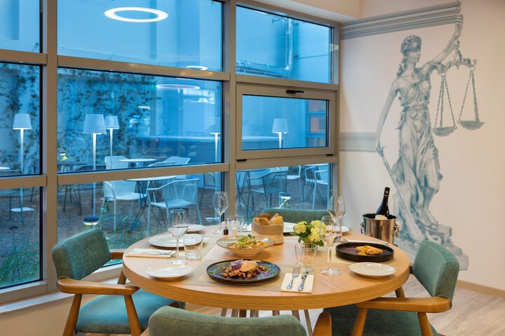 Dining 46 of 88