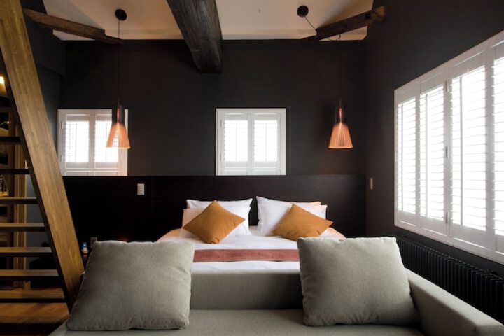 Room 10 of 37