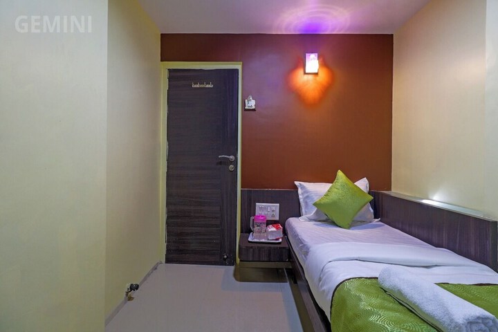 Room 10 of 24