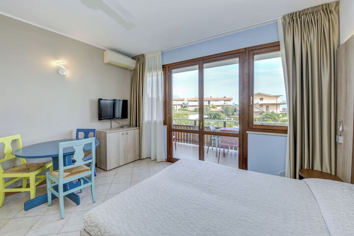 Room 13 of 203