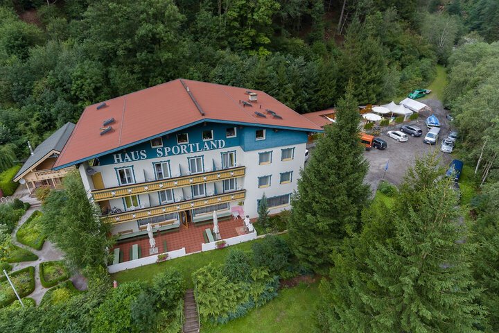Hotel Exterior 70 of 76