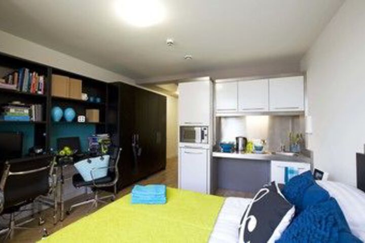 Room 7 of 18