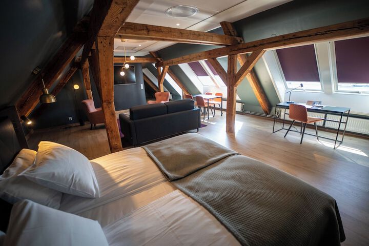 Room 47 of 104