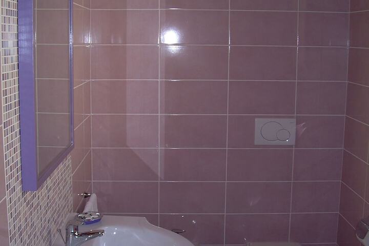 Room 7 of 16